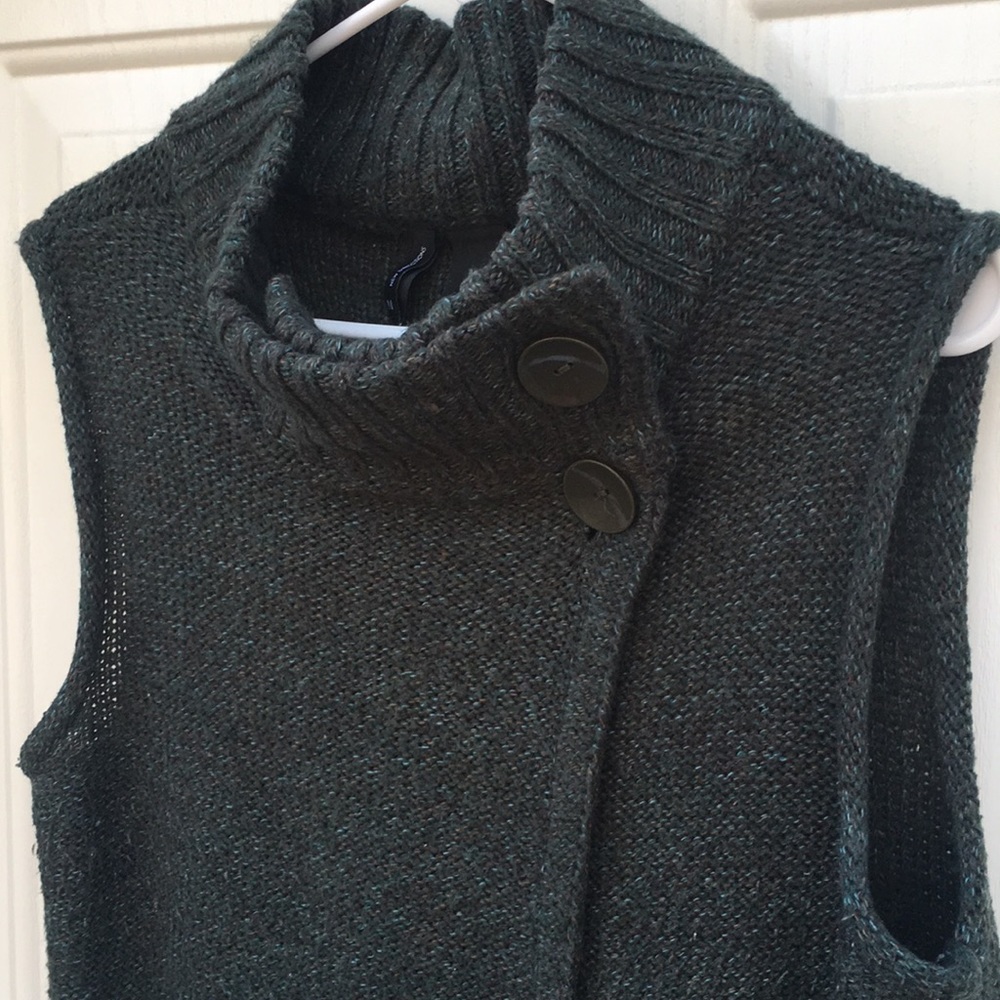 Sweater vest